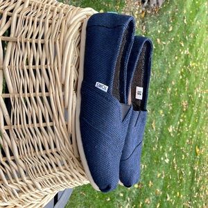 Tom’s Lined Mens Size 12 EUC